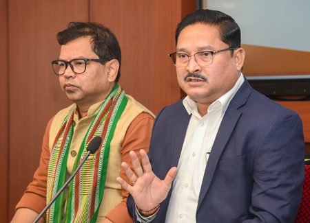 कांग्रेस ने असम भाजपा प्रमुख के खिलाफ शिकायत दर्ज कराई, लगाया वोट चोरी का आरोप कांग्रेस ने असम भाजपा प्रमुख के खिलाफ शिकायत दर्ज कराई, लगाया वोट चोरी का आरोप