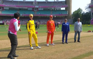 महिला प्रीमियर लीग 2026 यूपी वॉरियर्ज ने जीता टॉस, गुजरात जायंट्स पहले बल्लेबाजी करेगी