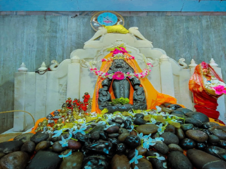 मकर संक्रांति से एक दिन पहले कम हो जाता है कुंड का पानी, रहस्यों से भरा है मंदार पर्वत पर मौजूद मधुसूदन मंदिर