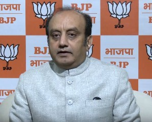 आवैसी पहले अपनी पार्टी का अध्यक्ष हिजाब वाली महिला को बनाकर दिखाइए: सुधांशु त्रिवेदी