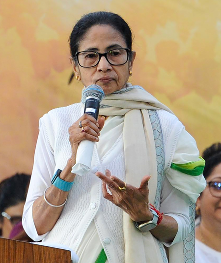 सीएम ममता बनर्जी का चुनाव आयोग को पत्र, कहा- बिना गलती के परेशान किए जा रहे वोटर