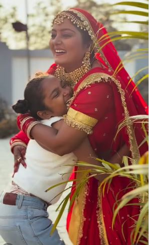 शूटिंग के बीच बेटी संग अंजना सिंह ने शेयर की मजेदार केमिस्ट्री