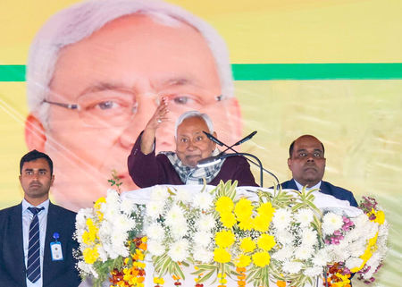 सीधे हाईवे से जुड़ेंगे बिहार के गांव, 1.21 लाख ग्रामीण बसावटों को पक्की सड़कों से जोड़ने का काम हुआ पूरा सीधे हाईवे से जुड़ेंगे बिहार के गांव, 1.21 लाख ग्रामीण बसावटों को पक्की सड़कों से जोड़ने का काम हुआ पूरा