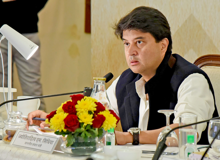 ग्वालियर-चंबल की रेल कनेक्टिविटी बढ़ने से व्यापार और पर्यटन को लाभ : ज्योतिरादित्य सिंधिया