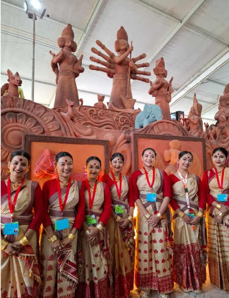 असम की गणतंत्र दिवस झांकी में धुबरी के अशारिकांडी की टेराकोटा विरासत और आत्मनिर्भरता का जश्न