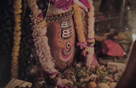 चंदन-भस्म और सूखे मेवे से बाबा महाकाल का अद्भुत शृंगार, भस्म आरती में लगा श्रद्धालुओं का तांता