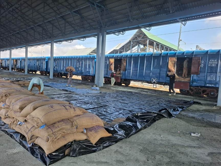 जम्मू-कश्मीर : अनंतनाग पहुंची 42 वैगनों की रेल रैक: खाद्यान्न लॉजिस्टिक्स लागत घटी, सर्दियों में बफर स्टॉक सुनिश्चित