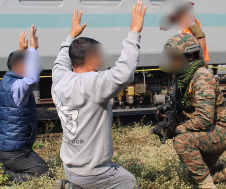 असम: भारतीय सेना ने तिनसुकिया रेलवे स्टेशन पर मॉक ड्रिल का आयोजन किया