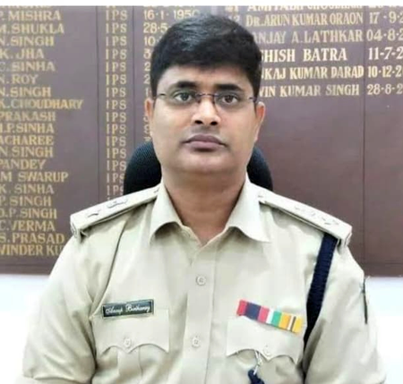 गणतंत्र दिवस पर झारखंड के 12 पुलिस अफसरों-कर्मियों को राष्ट्रपति और पुलिस पदक