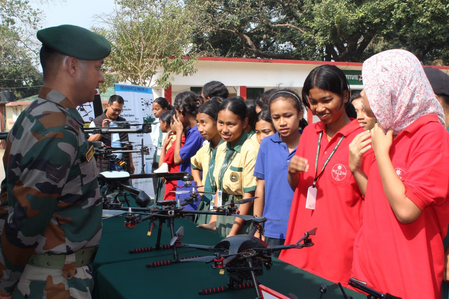 असम राइफल्स की पहल, अगरतला में आदिवासी छात्रों के लिए किया ड्रोन डिस्प्ले