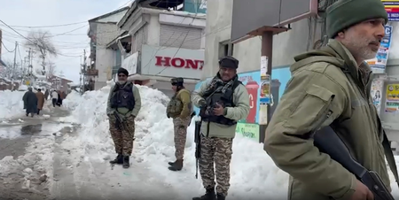 गणतंत्र दिवस समारोह से पहले जम्मू-कश्मीर में सुरक्षा व्यवस्था कड़ी, चप्पे-चप्पे पर पुलिस बल तैनात