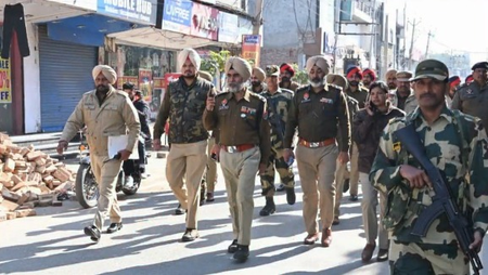 गणतंत्र दिवस की पूर्व संध्या पर पंजाब पुलिस का फ्लैग मार्च, सुरक्षा व्यवस्था मजबूत
