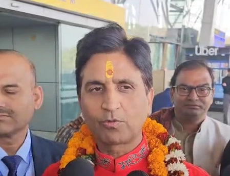 मैं एक साधारण भक्त, शंकराचार्य पर टिप्पणी का अधिकार नहीं: कुमार विश्वास