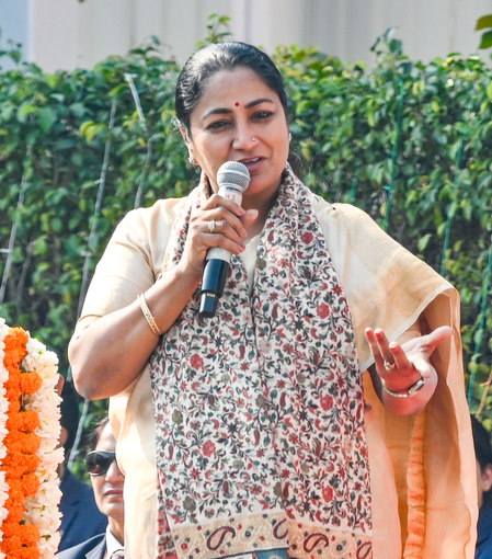 यमुनापार क्षेत्र विकास बोर्ड की बैठक में 728 करोड़ रुपए की योजनाएं पारित, सीएम बोलीं, बजट की नहीं होगी कमी