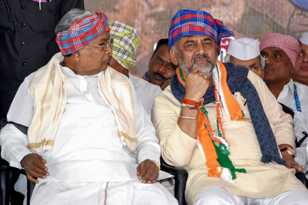 कर्नाटक कांग्रेस संकट गहराया, शिवकुमार को मुख्यमंत्री बनाने की फिर उठी मांग