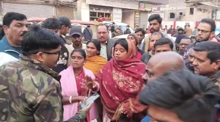 झारखंड हजारीबाग में नवजात बच्ची चोरी का मामला निकला फर्जी, गरीबी के कारण मां-पिता ने खुद बेच डाला था झारखंड हजारीबाग में नवजात बच्ची चोरी का मामला निकला फर्जी, गरीबी के कारण मां-पिता ने खुद बेच डाला था