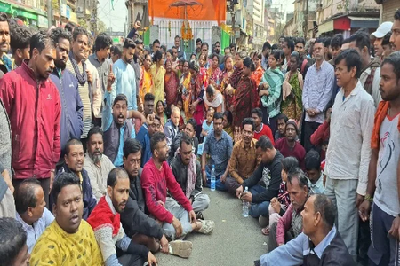 झारखंड: पाकुड़ में स्कूल बस से कुचलकर युवक की मौत के बाद फूटा जनाक्रोश, सड़कों पर जाम, बाजार बंद