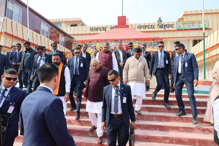 बिहार समृद्धि यात्रा में मधुबनी पहुंचे सीएम नीतीश कुमार, 395 योजनाओं की दी सौगात बिहार समृद्धि यात्रा में मधुबनी पहुंचे सीएम नीतीश कुमार, 395 योजनाओं की दी सौगात