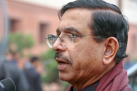 बैलेट पेपर पर वापसी कर्नाटक सरकार के टेक्नोलॉजी-विरोधी नजरिए को दिखाता है: प्रल्हाद जोशी