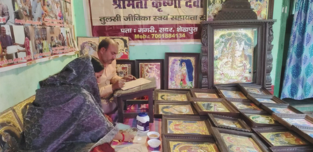 शेखपुरा की मिट्टी से निकली ‘तंजौर पेंटिंग’ की चमक, जीविका दीदी कृष्णा देवी बनी आर्थिक रूप से आत्‍मनिर्भर