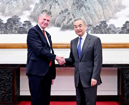 वांग यी ने ब्रिटिश प्रधानमंत्री के राष्ट्रीय सुरक्षा सलाहकार से मुलाकात की