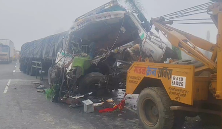 राजस्थान: भीलवाड़ा में घने कोहरे के कारण भीषण सड़क हादसा, एक की मौत