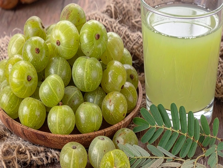 1 महीने तक रोजाना खाली पेट आंवले का पानी पीने से क्या होगा? जानें आंवला पानी पीने के फायदे और नुकसान