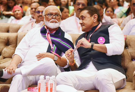 एनसीपी प्रतिनिधिमंडल ने सीएम फडणवीस से मुलाकात की, नए विधायक दल के नेता और डिप्टी सीएम पद पर हुई चर्चा