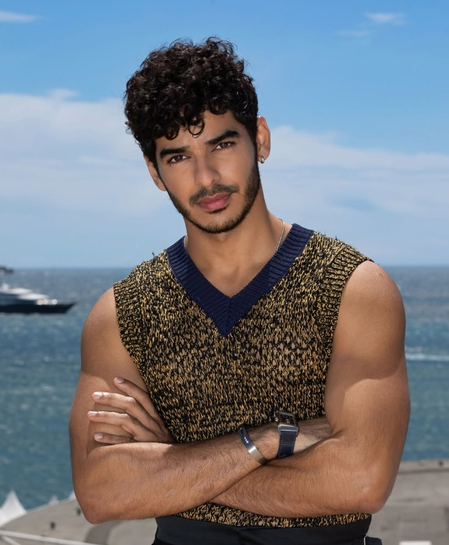 Ishaan Khatter dances, glides through moves, leaves fans impressed Ishaan Khatter dances, glides through moves, leaves fans impressed