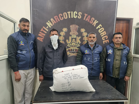 जम्मू में एनटीएफ ने कार से 18 किलो से अधिक पॉपी स्ट्रॉ की बरामद, ड्रग तस्कर गिरफ्तार