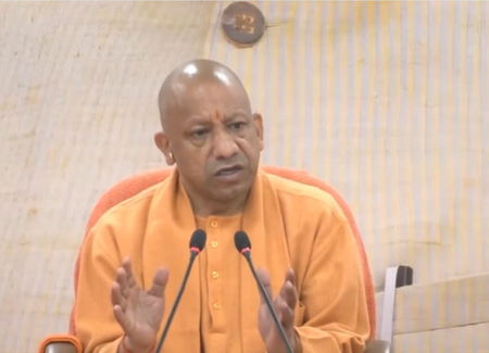 प्रमाणित बीज की कमी न हो, संकर बीजों में बाहरी निर्भरता समाप्त कर प्रदेश को आत्मनिर्भर बनाएं : सीएम योगी