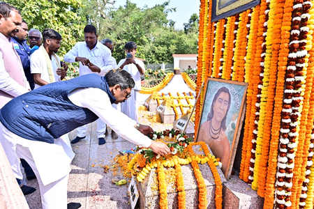 झारखंड: सेरेंगसिया घाटी के शहीदों को दी श्रद्धांजलि, आदिवासी लड़ाकों ने अंग्रेजी फौज को किया था परास्त