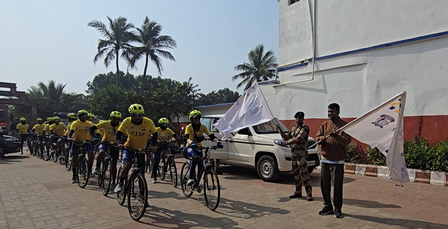 पुरी: सीआईएसएफ ने कोस्टल साइक्लोथॉन को दिखाई हरी झंडी, 65 महिला कर्मियों सहित 130 जांबाज ले रहे भाग