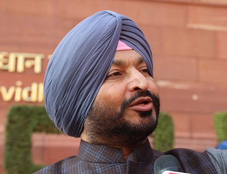 रवनीत सिंह बिट्टू ने पंजाब में जंगल राज का आरोप लगाया, एसडीएम पर आप को फायदा पहुंचाने की बात