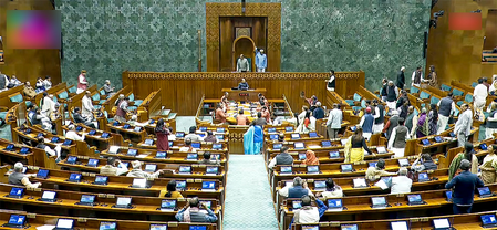 विपक्ष के हंगामे पर एनडीए सांसदों ने जताई आपत्ति, कहा- सदन के अंदर कुछ मर्यादा बनाए रखनी होती है