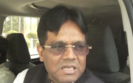 मंत्री एमआरके पन्नीरसेल्वम के बयान पर जदयू-भाजपा नेताओं ने किया पलटवार