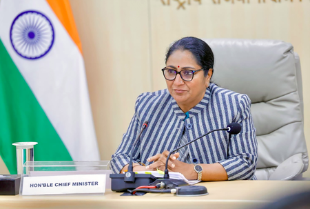 दिल्ली की बेटियों के लिए सीएम रेखा गुप्ता लाईं 'लखपति बिटिया योजना', शिक्षा संग मिलेगा आर्थिक सुरक्षा कवच