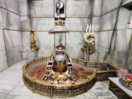 उज्जैन में मौजूद हैं बाबा महाकाल का वृद्ध स्वरूप, इनके दर्शन के बिना अधूरी है धार्मिक यात्रा