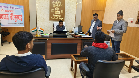 'सबका सम्मान-जीवन आसान': शेखपुरा डीएम ने जनता दरबार में सुनीं 37 शिकायतें, त्वरित न्याय के दिए सख्त निर्देश