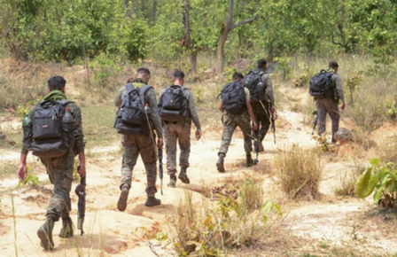 छत्तीसगढ़ : बीजापुर में 30 माओवादियों का सामूहिक आत्मसमर्पण