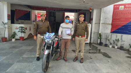 मोबाइल स्नैचिंग करने वाला शातिर अपराधी गिरफ्तार, चोरी की बाइक से वारदात को देता था अंजाम