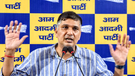 जनकपुरी हादसे को लेकर आम आदमी पार्टी की पुलिस कमिश्नर को सस्पेंड करने की मांग