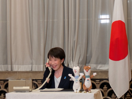 जापान में ताकाइची का जलवा, एग्जिट पोल में बंपर जीत; टैक्स कटौती और सैन्य खर्च से चीन पर दिखेगा असर