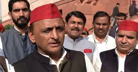 विपक्षी सांसदों ने लोकसभा स्पीकर ओम बिरला पर लगाया आरोप, कहा- विपक्ष को नहीं रखने दी जा रही अपनी बात