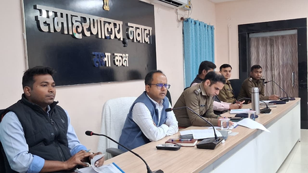 बिहार : नवादा में डीएम-एसपी की टास्क फोर्स बैठक, शराब तस्करी रोकने के लिए सघन अभियान और छापेमारी के निर्देश