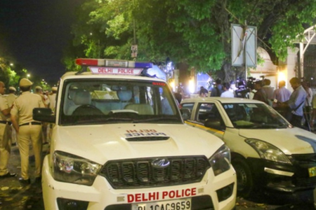 दिल्ली पुलिस क्राइम ब्रांच ने किया कमाल! UP से सकुशल मिलीं दो लापता बेटियां, परिवारों में लौटी खुशियां