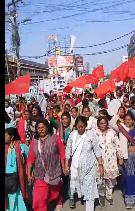 पटना में नीट परीक्षा की तैयारी कर रही छात्रा की मौत को लेकर ऐपवा और आइसा का प्रदर्शन