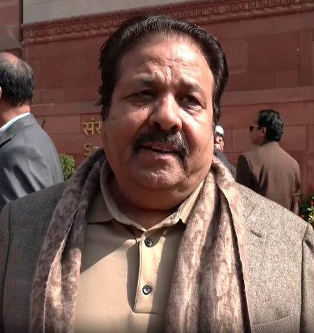 वंदे मातरम’ को लेकर सियासी घमासान तेज, विपक्ष ने उठाया सरकार की मंशा पर सवाल