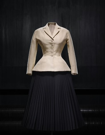 महिलाओं के फैशन में न्यू लुक क्रांति, डियोर ने जानें कैसे बदला नैरेटिव