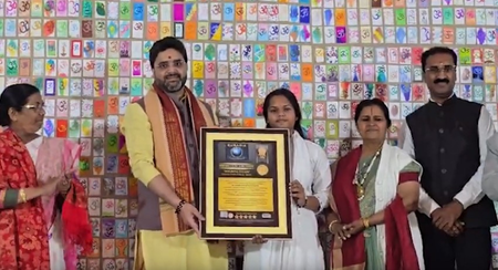 काशी की स्वर्णा ने रचा इतिहास, एक साल में बनाए 'ऊं' के 5555 अलग डिजाइन, यूरेशिया वर्ल्ड रिकॉर्ड में नाम दर्ज